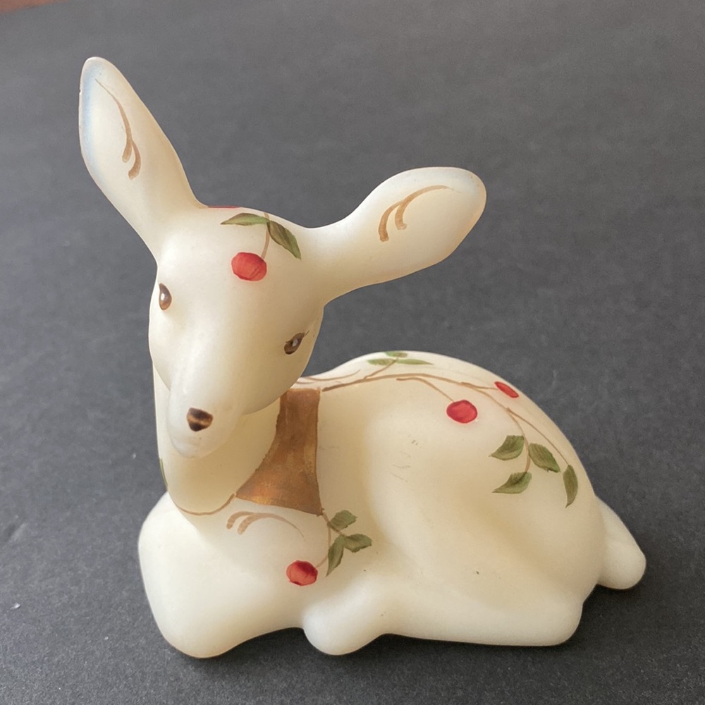 Vintage Fenton Deer Twining Ivory Satin Glass Christmas Hand Painted Gold Collar - Picture 2 of 9